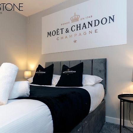 Champagne House - 4 Bed Property Plus 2 Sofa Beds By Bpne Darlington  Kültér fotó