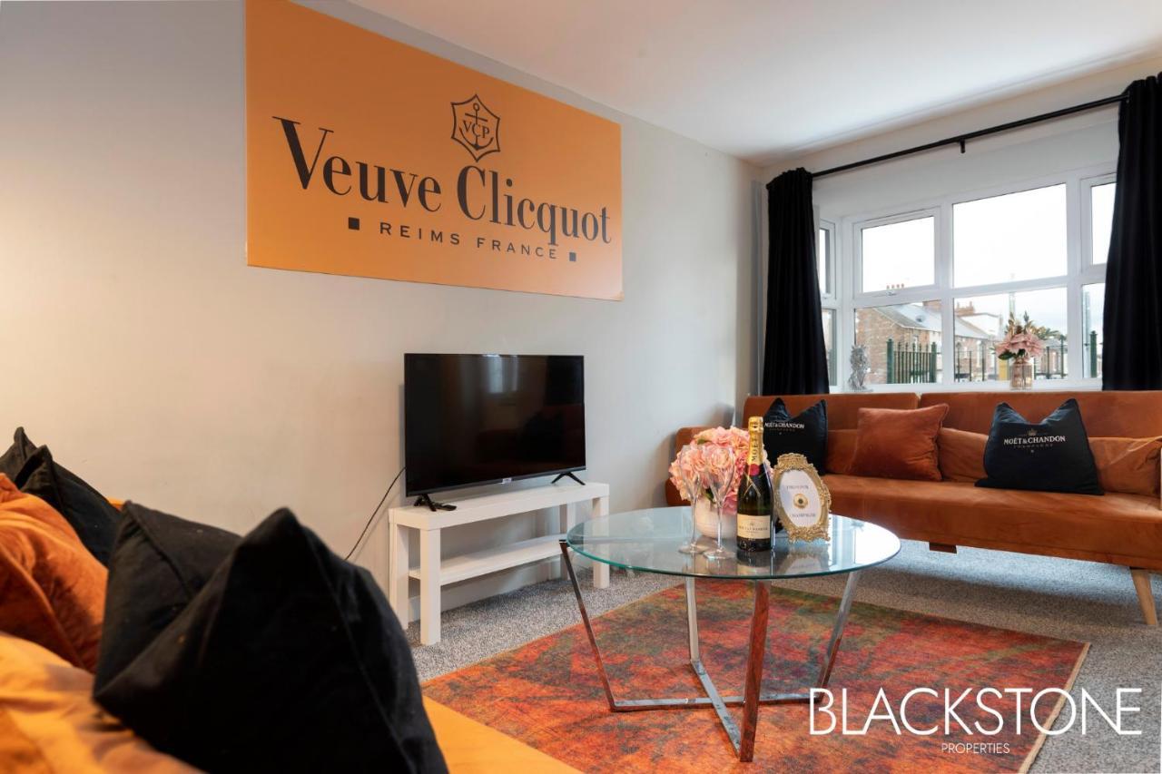 Champagne House - 4 Bed Property Plus 2 Sofa Beds By Bpne Darlington  Kültér fotó