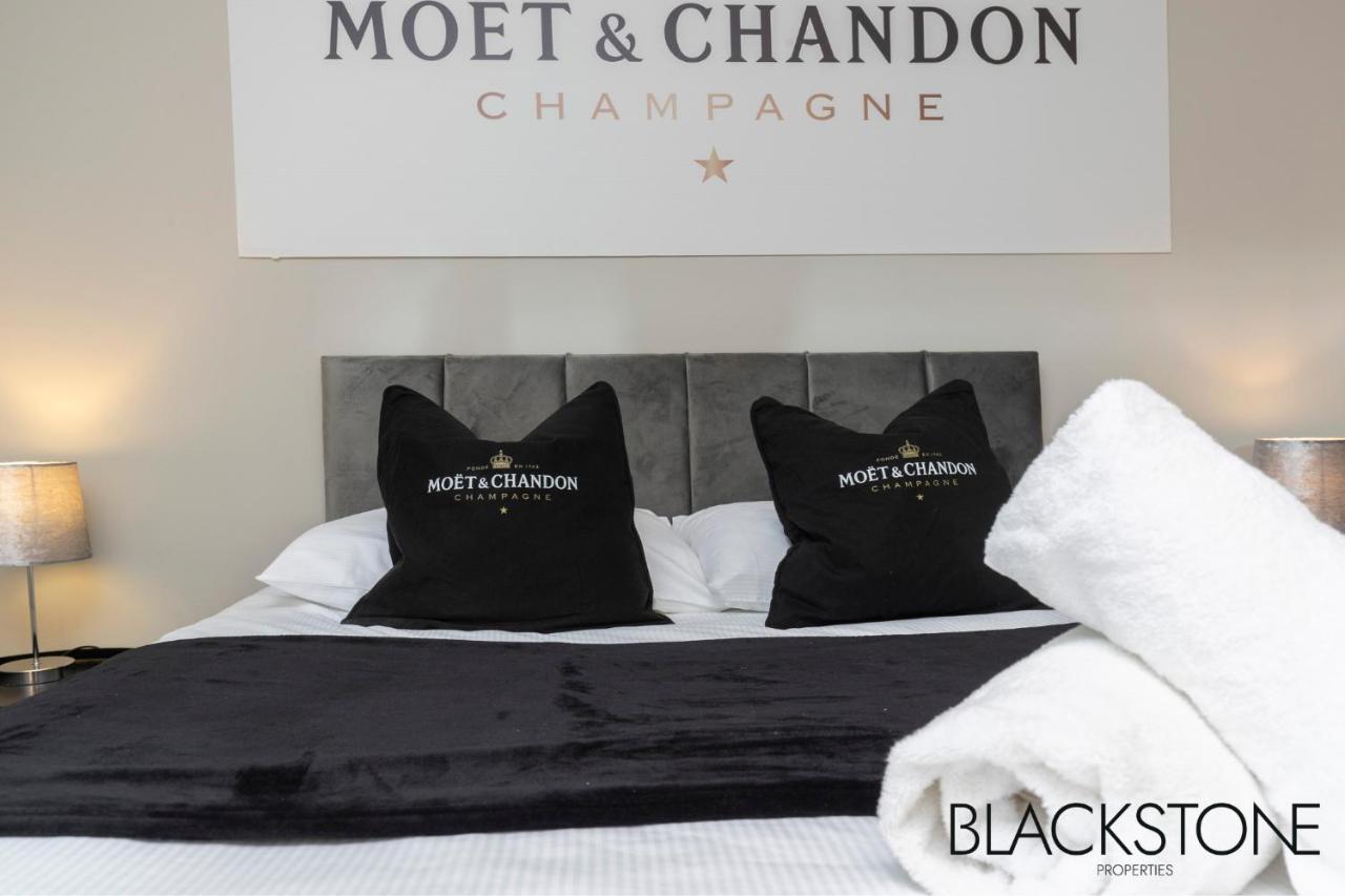 Champagne House - 4 Bed Property Plus 2 Sofa Beds By Bpne Darlington  Kültér fotó