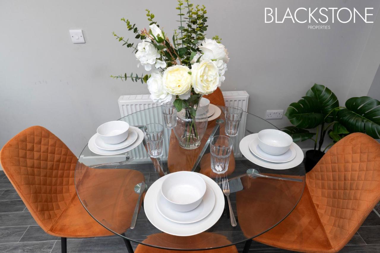Champagne House - 4 Bed Property Plus 2 Sofa Beds By Bpne Darlington  Kültér fotó