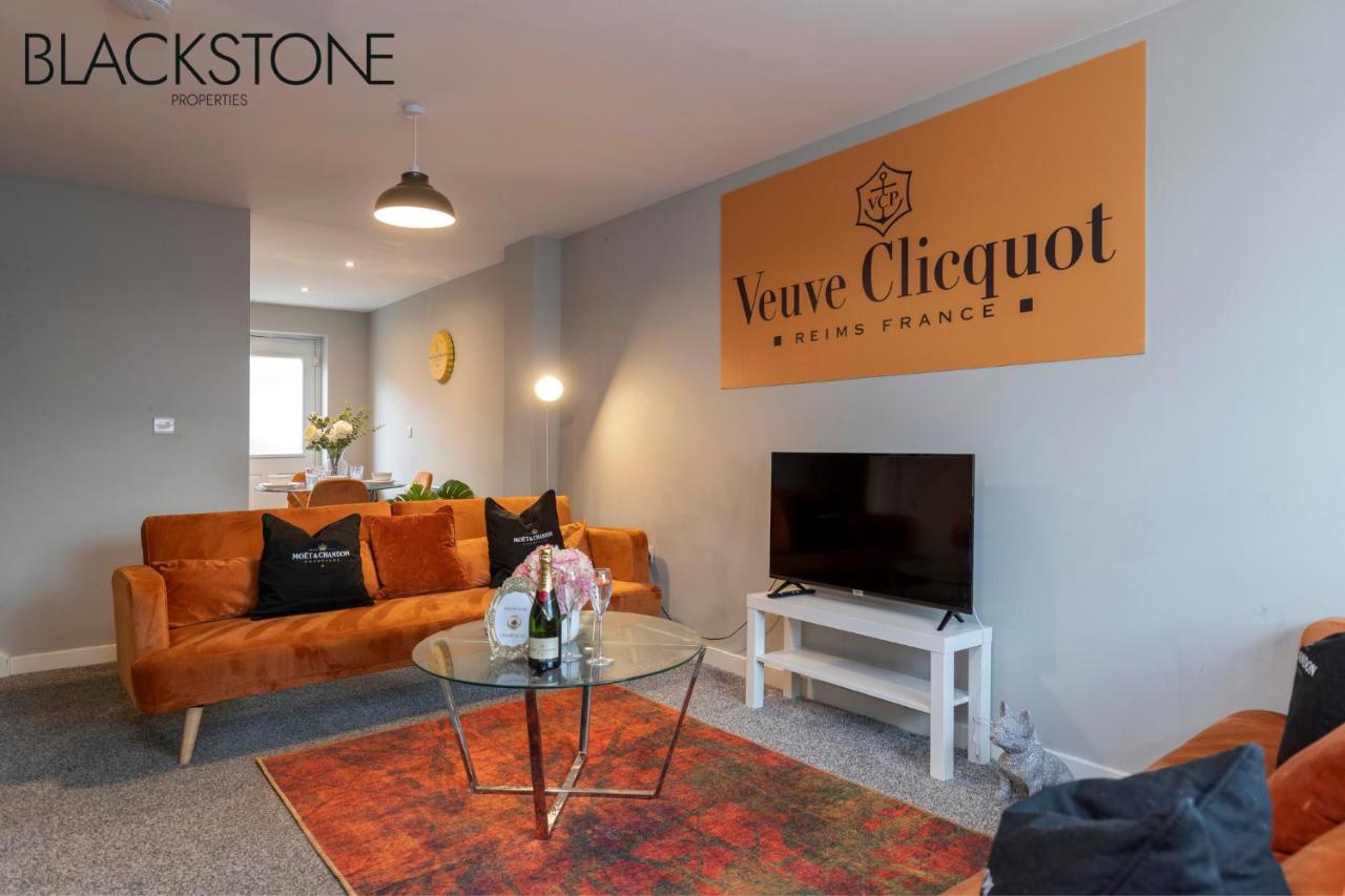 Champagne House - 4 Bed Property Plus 2 Sofa Beds By Bpne Darlington  Kültér fotó