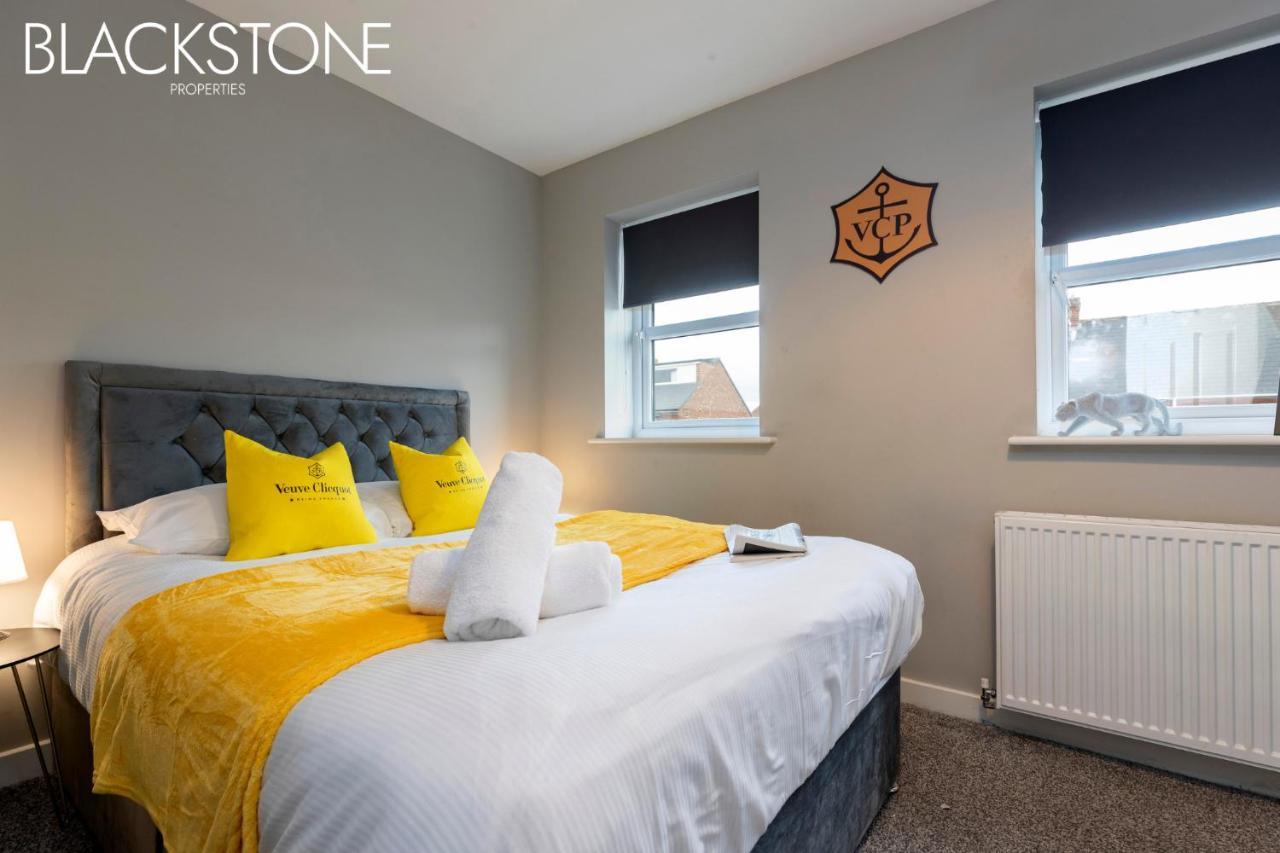 Champagne House - 4 Bed Property Plus 2 Sofa Beds By Bpne Darlington  Kültér fotó