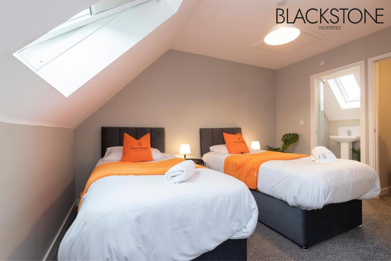 Champagne House - 4 Bed Property Plus 2 Sofa Beds By Bpne Darlington  Kültér fotó