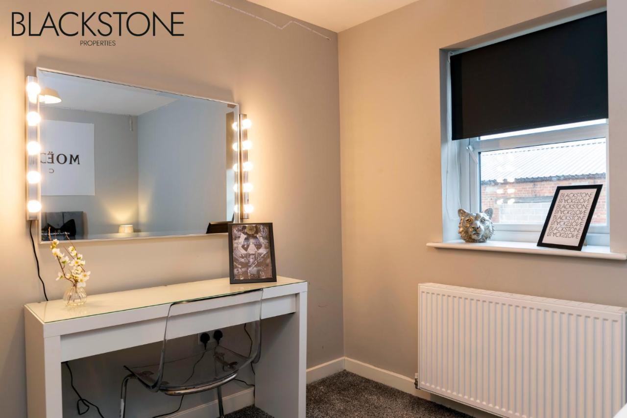 Champagne House - 4 Bed Property Plus 2 Sofa Beds By Bpne Darlington  Kültér fotó