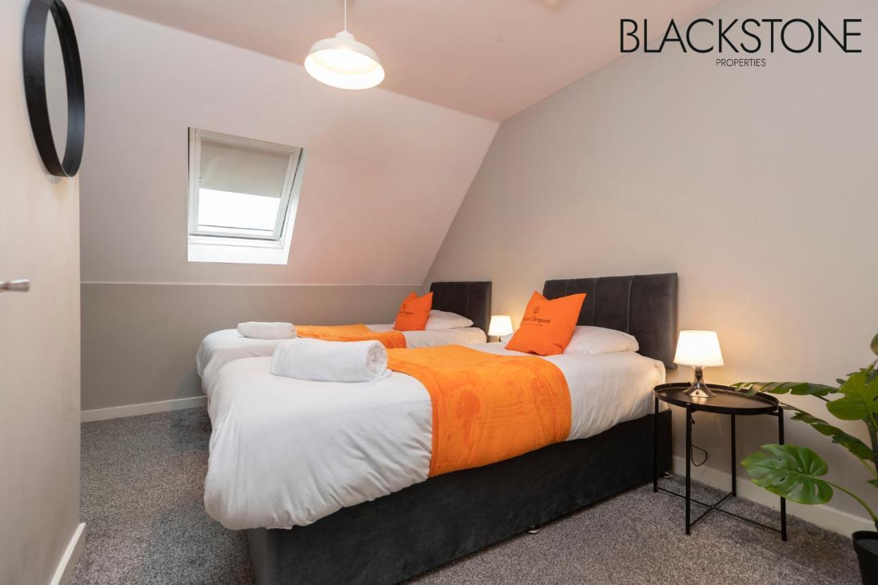 Champagne House - 4 Bed Property Plus 2 Sofa Beds By Bpne Darlington  Kültér fotó