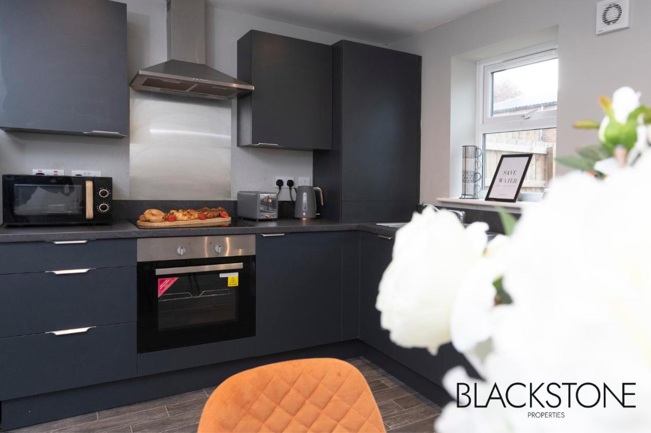 Champagne House - 4 Bed Property Plus 2 Sofa Beds By Bpne Darlington  Kültér fotó
